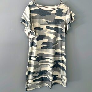 Size small, ruffled sleeve camo dress!